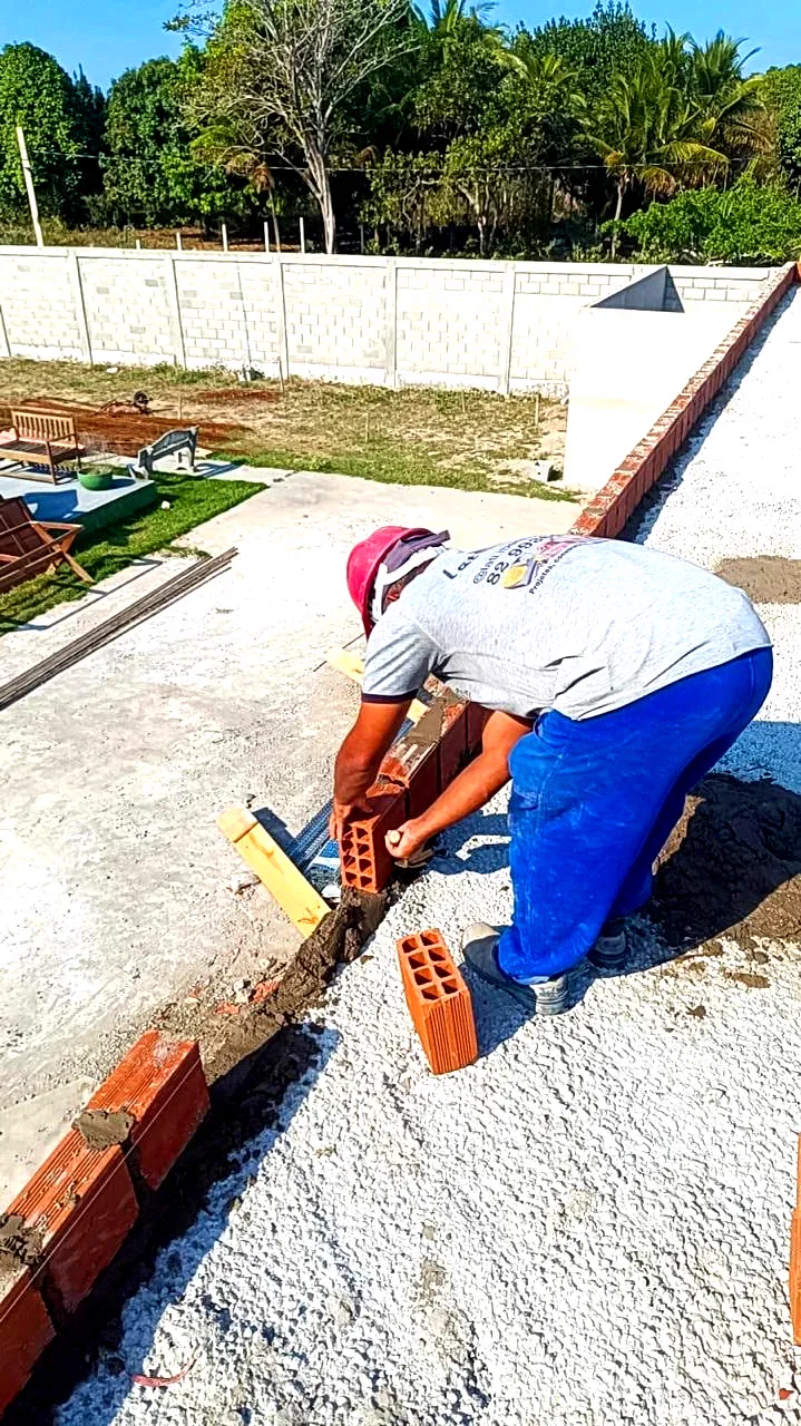 Equipe Latiibere trabalhando em obra
