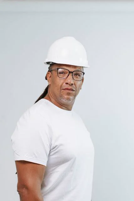 Wender, fundador da Latiibere, em foto de estúdio